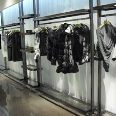 專(zhuān)業(yè)品質(zhì)，匠心制造——東莞市東城浚朗工藝制品廠，一站式鞋帽零售展示解決方案專(zhuān)家